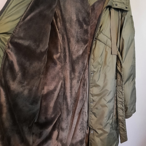 Womans winter jacket, Large, fur lined - Picture 2 of 3